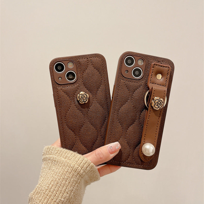 〖i740〗ダウンジャケット 立体椿 スマホケース iPhone 15 パールリストバンド 携帯電話ケース