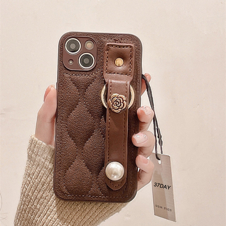 〖i740〗ダウンジャケット 立体椿 スマホケース iPhone 15 パールリストバンド 携帯電話ケース