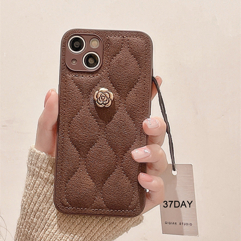 〖i740〗ダウンジャケット 立体椿 スマホケース iPhone 15 パールリストバンド 携帯電話ケース