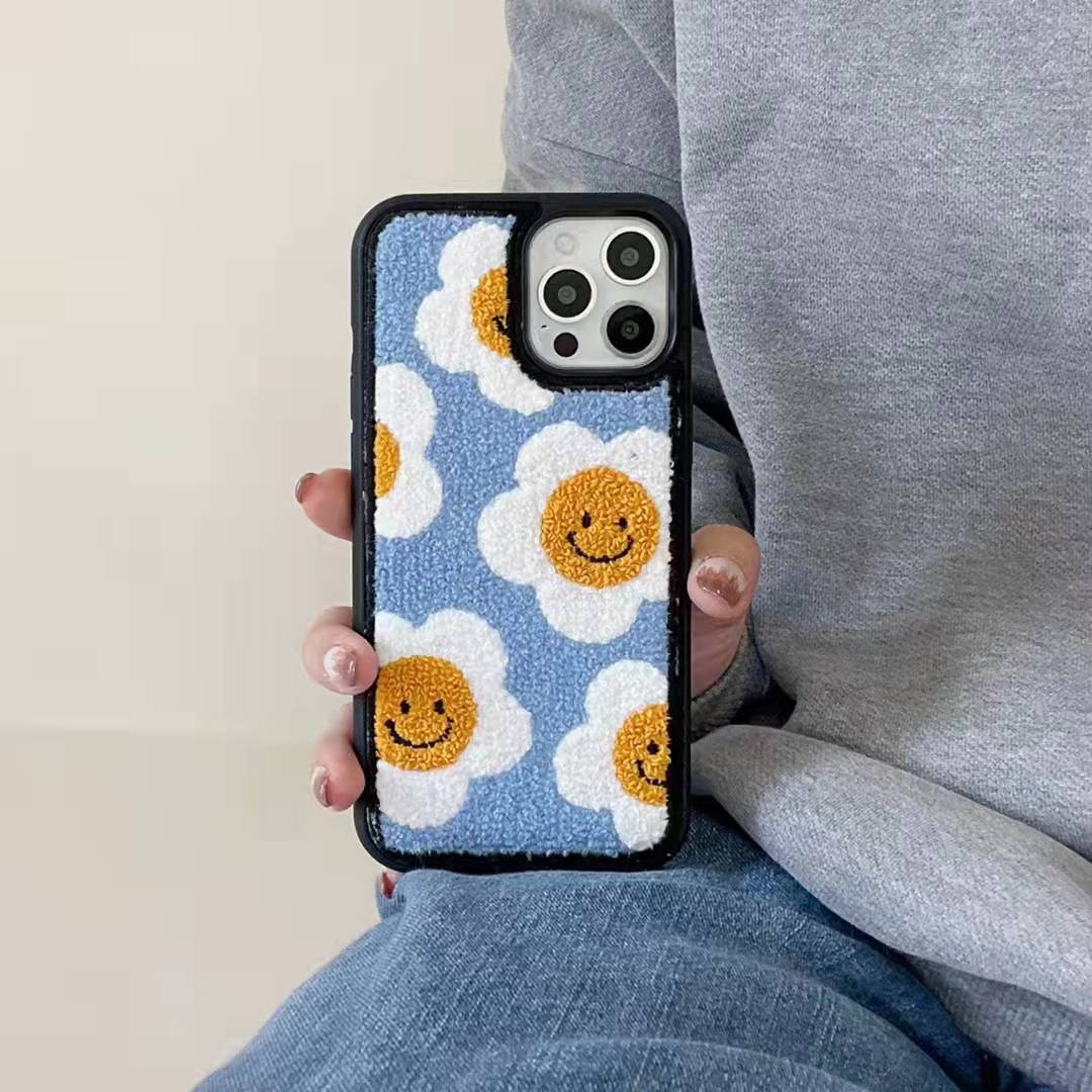 〖i246〗青い刺繍笑顔の花 iPhone16Pro maxケース iPhone16 Proケース