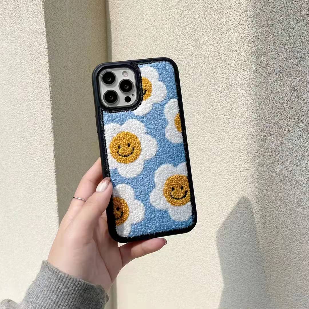 〖i246〗青い刺繍笑顔の花 iPhone16Pro maxケース iPhone16 Proケース